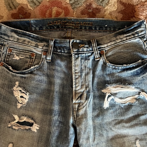 AEO Destroyed Light Washed Straight Kick Boot Denim Jeans - Picture 3 of 5